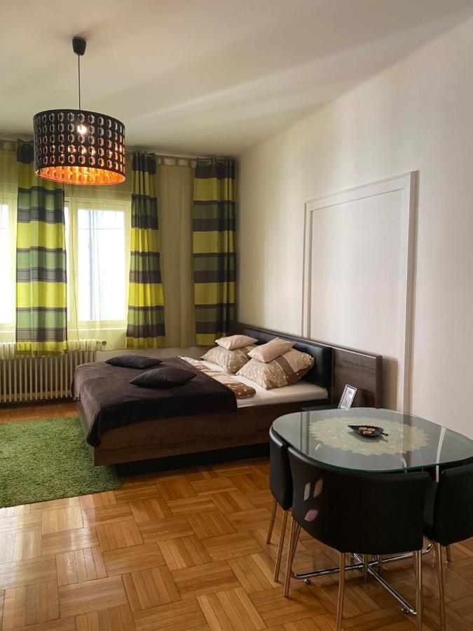& And Center Апартаменти *