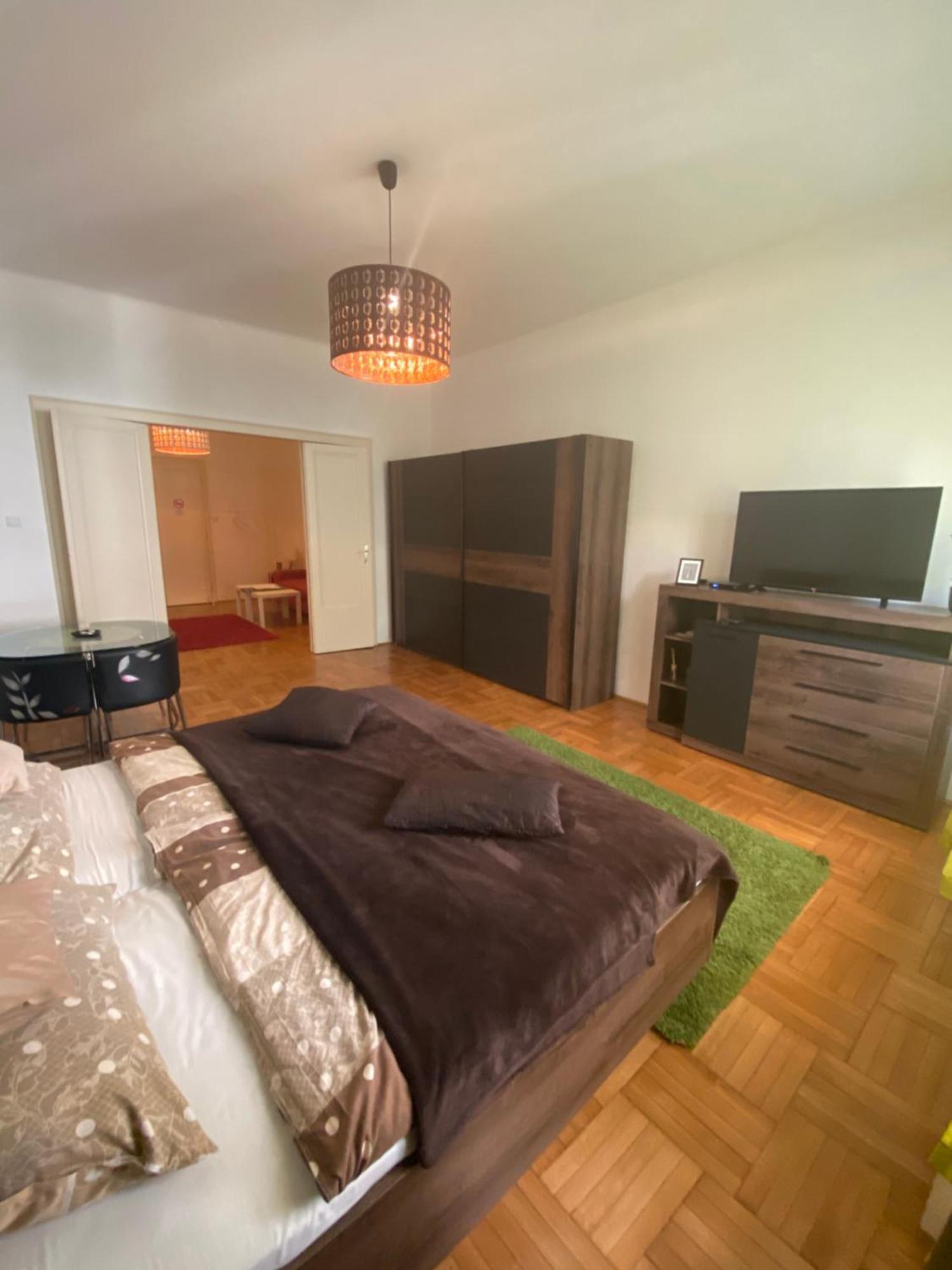 & And Center Апартаменти
