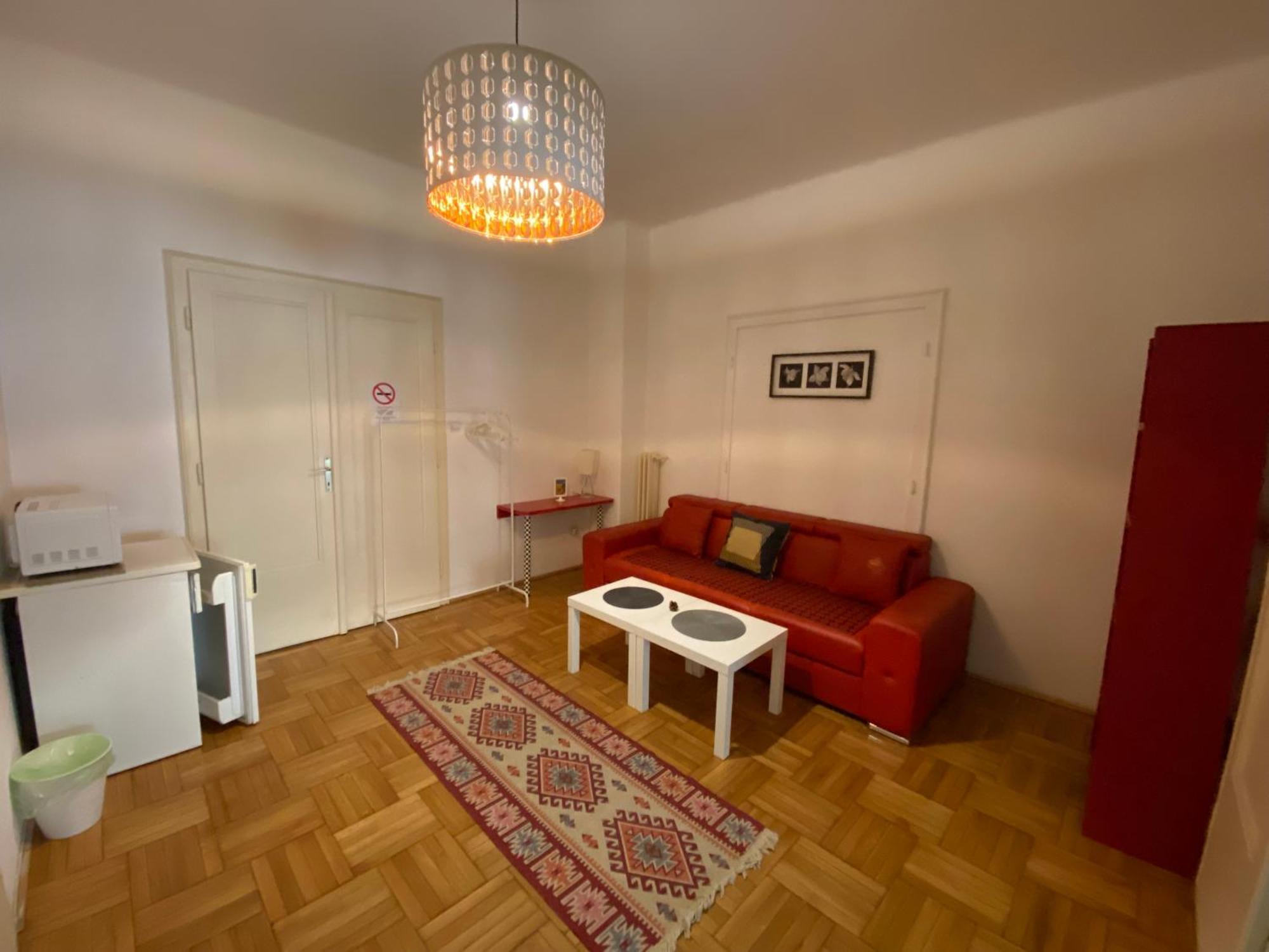 Апартаменти & And Center