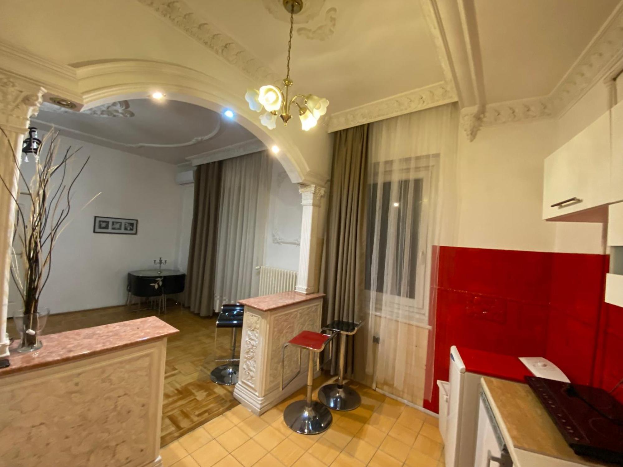 & And Center Апартаменти *