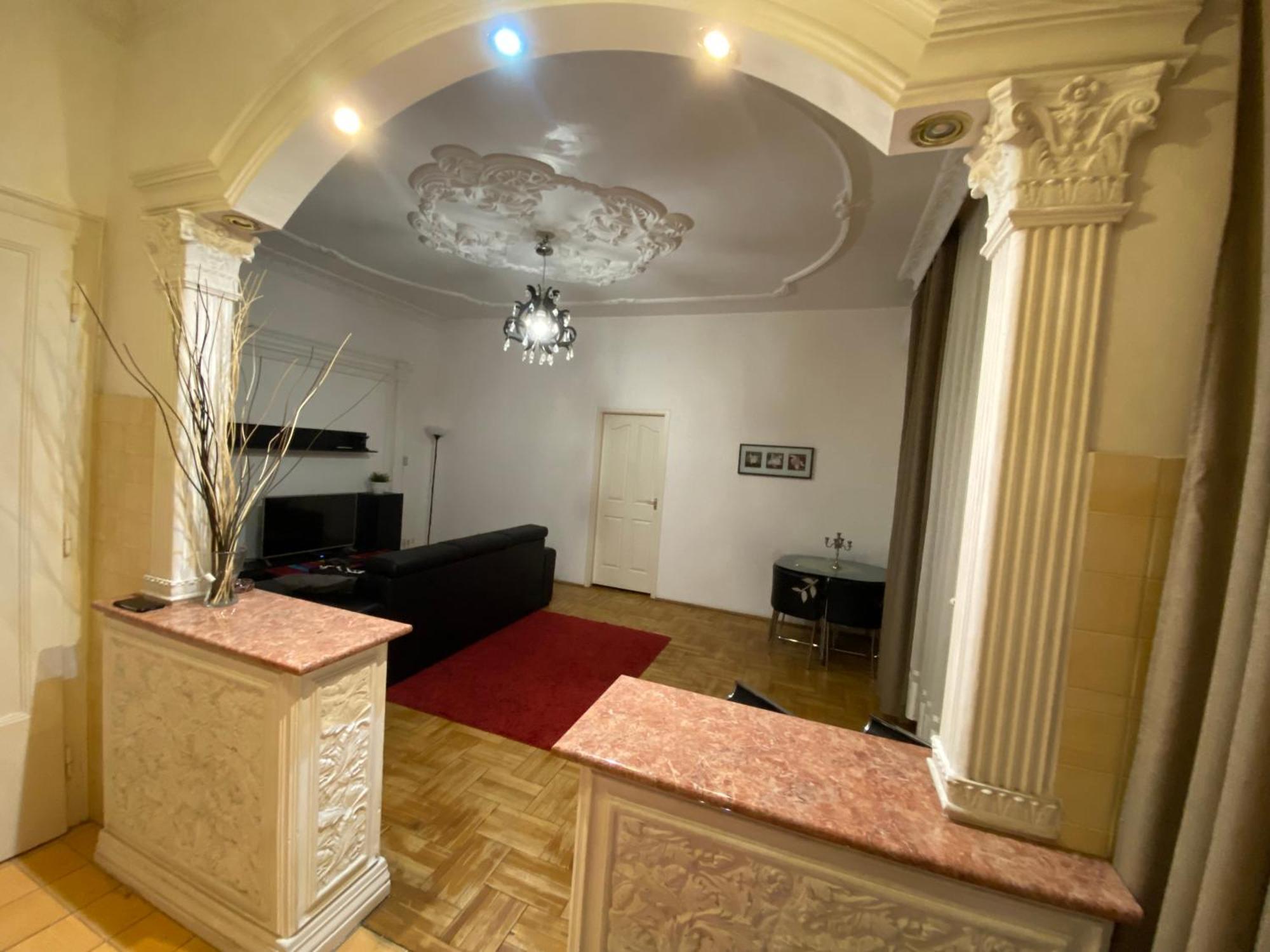 Апартаменти & And Center